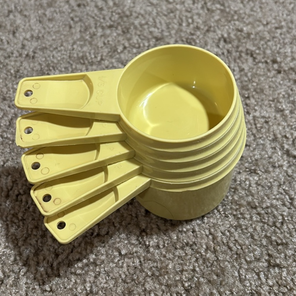 Yellow Tupperware Measuring Cups Set